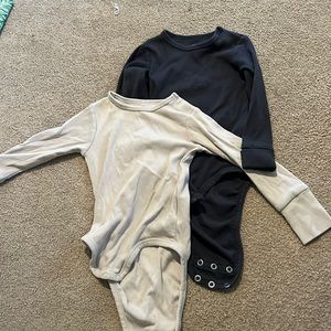 2 pack H&M ribbed bodysuits